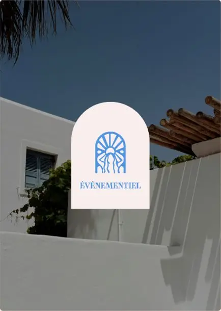 Enseigne Meraki « Événementiel » sur un mur blanc.